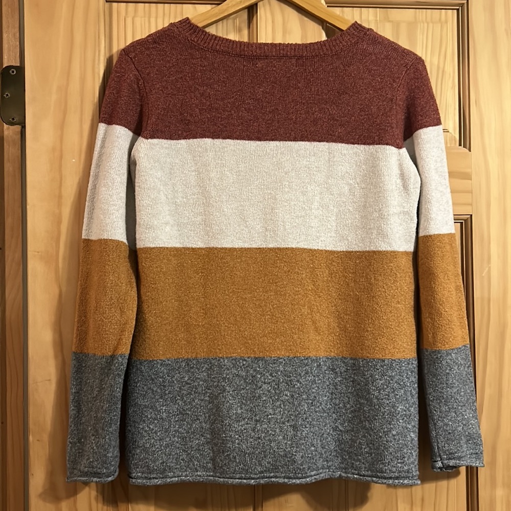 Color Block Crew Neck Sweater - Picture 2 of 5